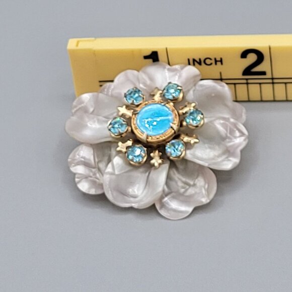 Religious Mother Mary Lucite Brooch Pin Blue Rhinestones Prong Set Vintage - Picture 5 of 5